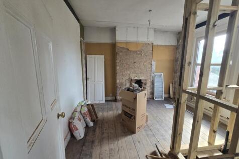 Bedroom 2 (2)