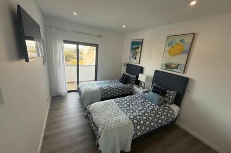 ca5a4a1c-b052-45b7-b060-9bfcbc51c260