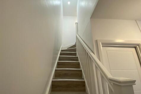 98 Holton Road - Flat 2 - Stairs to First Floor.jp