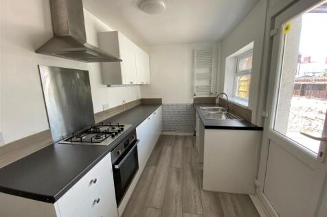 21 Phyllis Street - kitchen.jpg