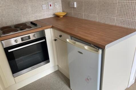 100 Connaught Road - kitchen 2.jpg