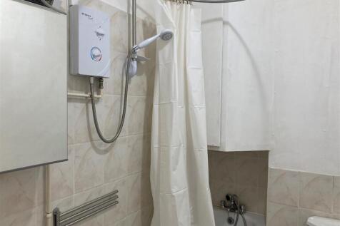 100 Connaught Road - bathroom 2.jpg