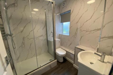 3 Maplewood Court - bathroom.jpg