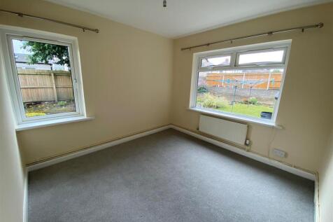 3 Maplewood Court - bedroom two.jpg
