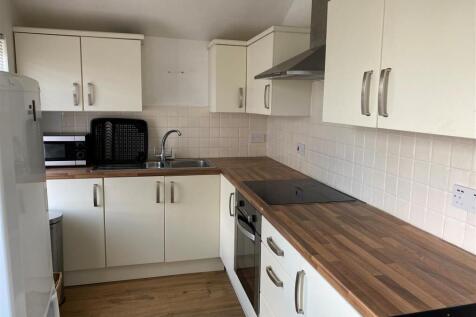 86 High Street - kitchen.jpg
