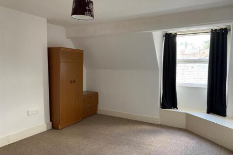 86 High Street - second bedroom.jpg