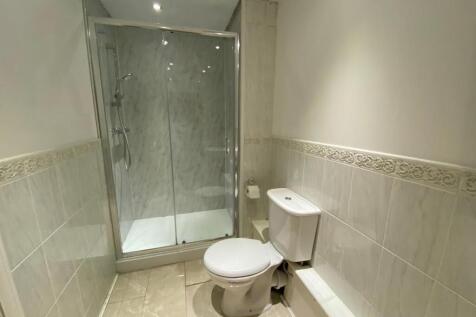 Amorella House - en suite.jpg