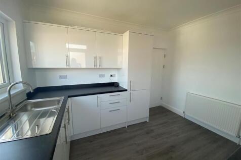 309FF Holton Road - kitchen 2.jpg