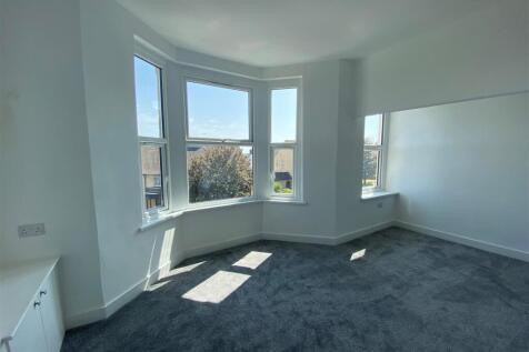 309FF Holton Road - living room.jpg