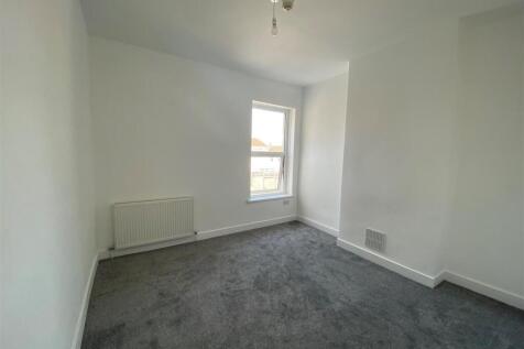 309FF Holton Road - bedroom.jpg