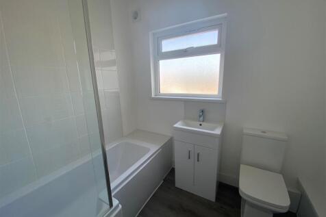 309 FF Holton Road - bathroom.jpg