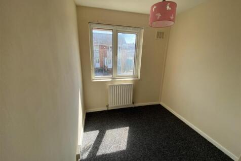 10 Dafydd Place - front second bedroom.jpg