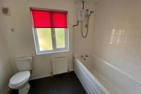 10 Dafydd Place - bathroom.jpg