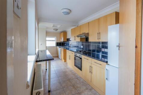 82 Phyllis St_-8.jpg