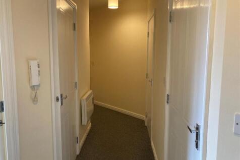 24 Ty Capstan - hallway.jpg