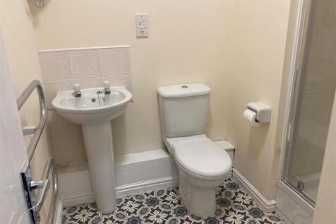 24 Ty Capstan - bathroom.jpg