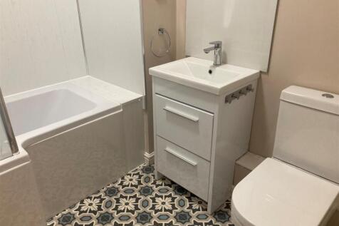 24 Ty Capstan - en suite 4.jpg