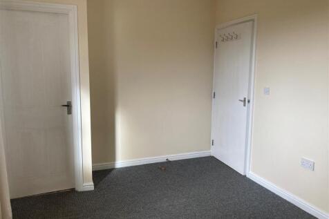 24 Ty Capstan - main bedroom 4.jpg