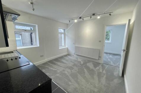 23 Kingsland Crescent - living area 2.jpg