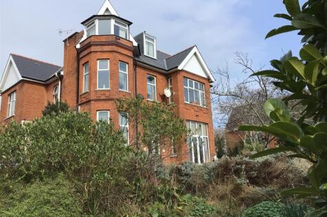 Flat 4, 8 Park Road - front.jpg