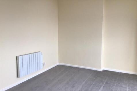Flat 4, 8 Park Road - living room 2.jpg