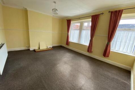 40 Newlands Street - living room.jpg