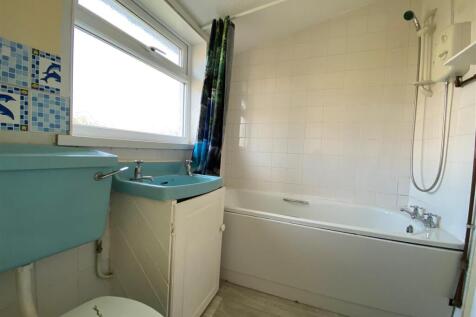 40 Newlands Street - bathroom.jpg