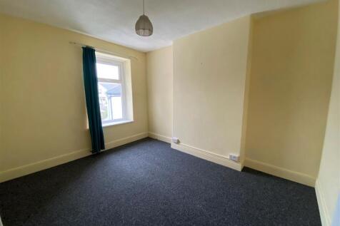 40 Newlands - FF bedroom.jpg