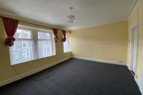 40 Newlands - FF living room.jpg