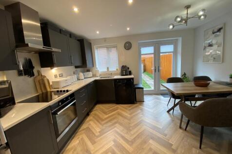 34 Ffordd Darwin - kitchen.jpg