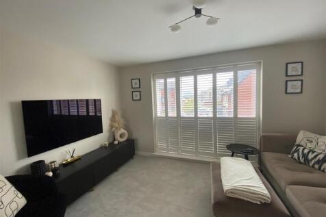 34 Ffordd Darwin - living room.jpg