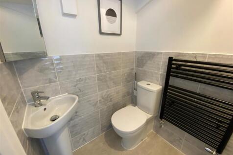 34 Ffordd Darwin - en suite.jpg