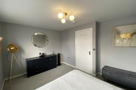 34 Ffordd Darwin - bedroom 2 (2).jpg