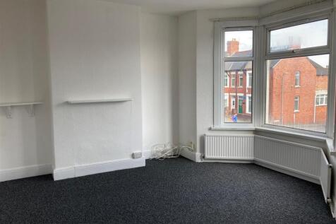 first floor 161 Gladstone Road - living room.jpg