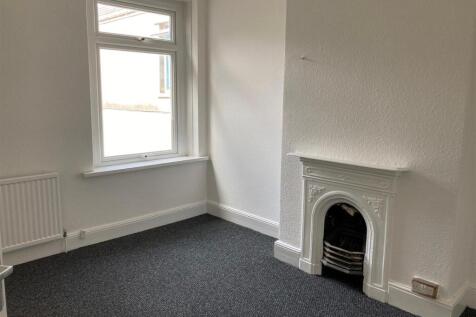 First Floor 161 Gladstone Road - bedroom one.jpg