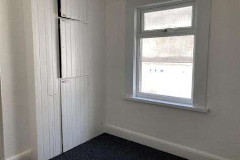 First Floor 161 Gladstone Road - bedroom two.jpg