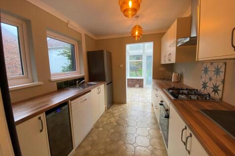 21 Crossfield Road - kitchen.jpg