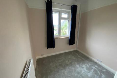 21 Crossfield Road - front small bedroom.jpg