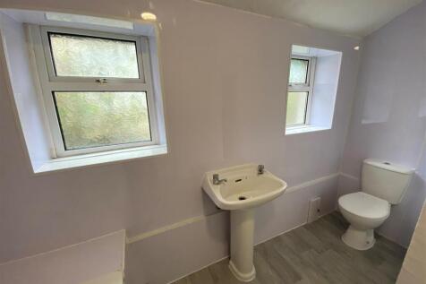 13 St Marys - bathroom.jpg