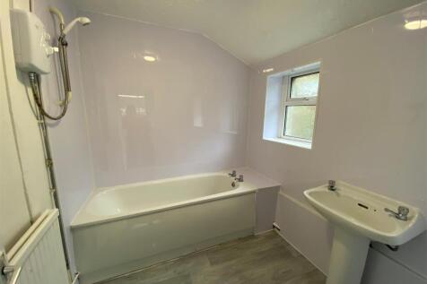 13 St Marys - bathroom (2).jpg