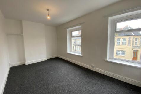 13 St Marys - bedroom 1.jpg