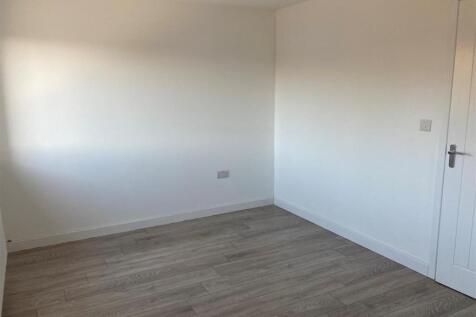 346 Church Road - bedroom one.jpg