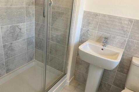 346 Church Road - ensuite.jpg