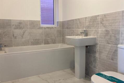346 Church Road - bathroom 2.jpg