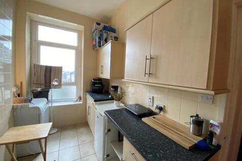 FF 242 Holton Road - kitchen 2.jpg