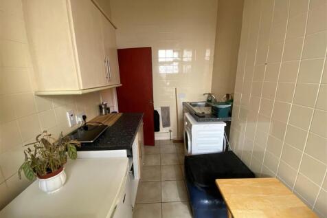 FF 242 Holton Road - kitchen.jpg