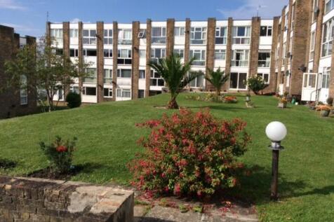 44 Courtlands - front.jpg