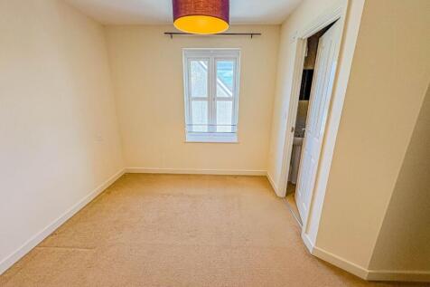 bedroom one-2.jpg