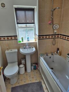 15 Grange Farm Road Bathroom.jpg