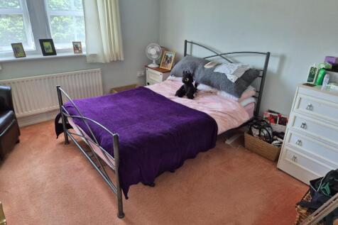 15 Grange Farm Road Bedroom 1.jpg